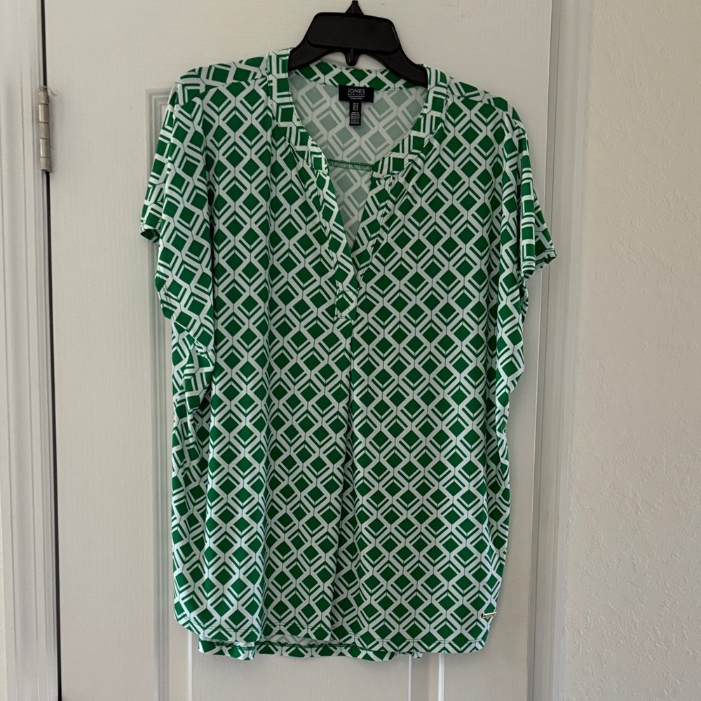 Jones New York Green Diamond Pattern Blouse